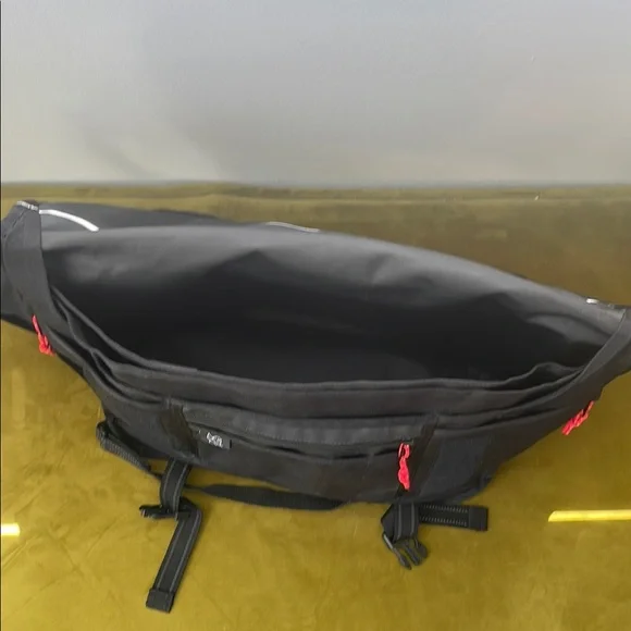 Chrome Buran III Black/Leather Messenger Bag - Picture 4 of 6